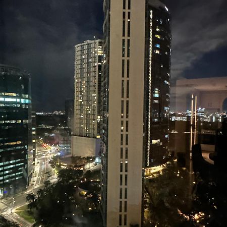 Spacious Bgc 2 Bedroom With A View Манила Екстериор снимка