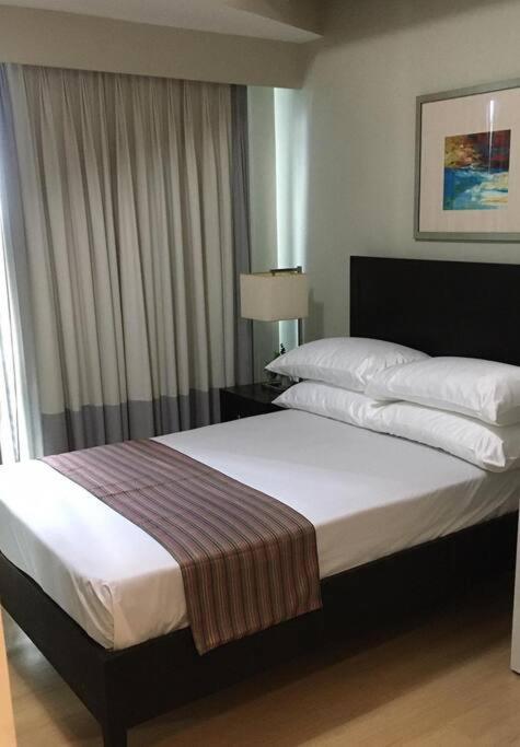 Spacious Bgc 2 Bedroom With A View Манила Екстериор снимка