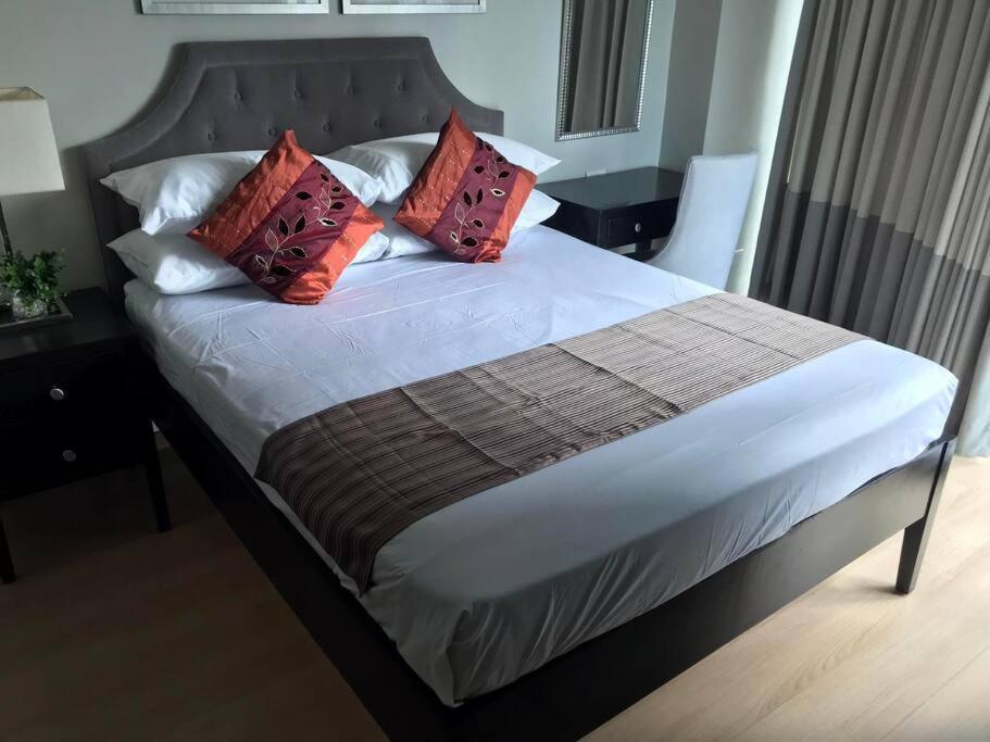 Spacious Bgc 2 Bedroom With A View Манила Екстериор снимка