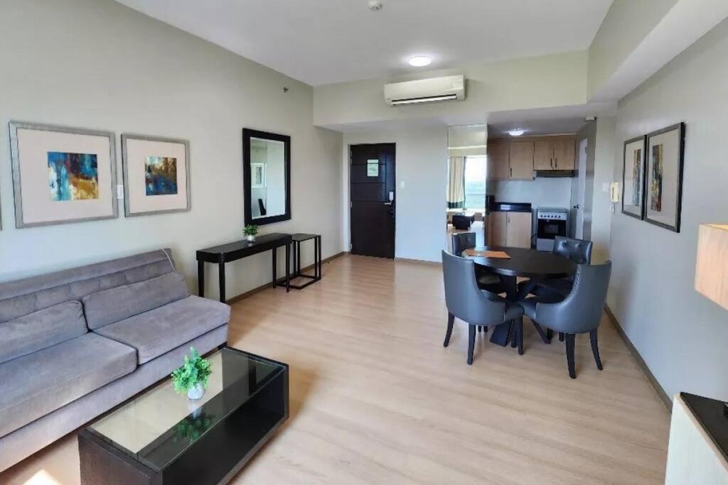 Spacious Bgc 2 Bedroom With A View Манила Екстериор снимка