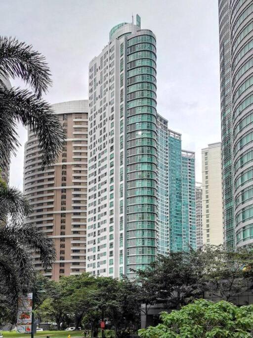 Spacious Bgc 2 Bedroom With A View Манила Екстериор снимка