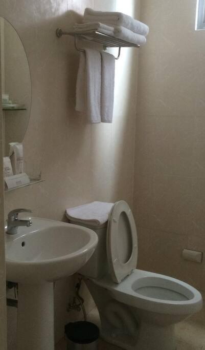 Spacious Bgc 2 Bedroom With A View Манила Екстериор снимка
